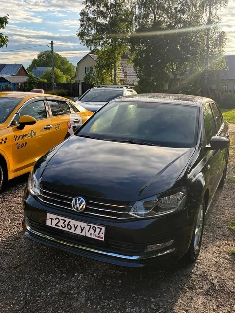 Volkswagen Polo 2011 автомат - Авто в Москва