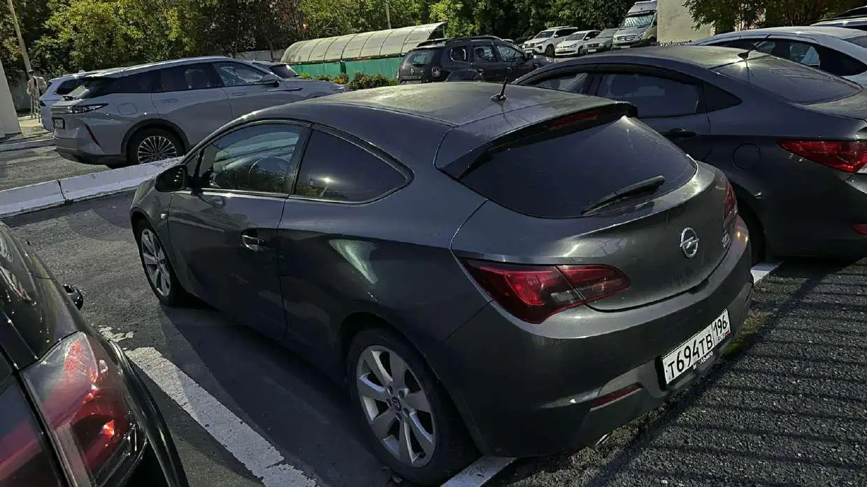 OPEL ASTRA, 2011 на торгах по банкротству - Легковые автомобили (Авто) в Неизвестно