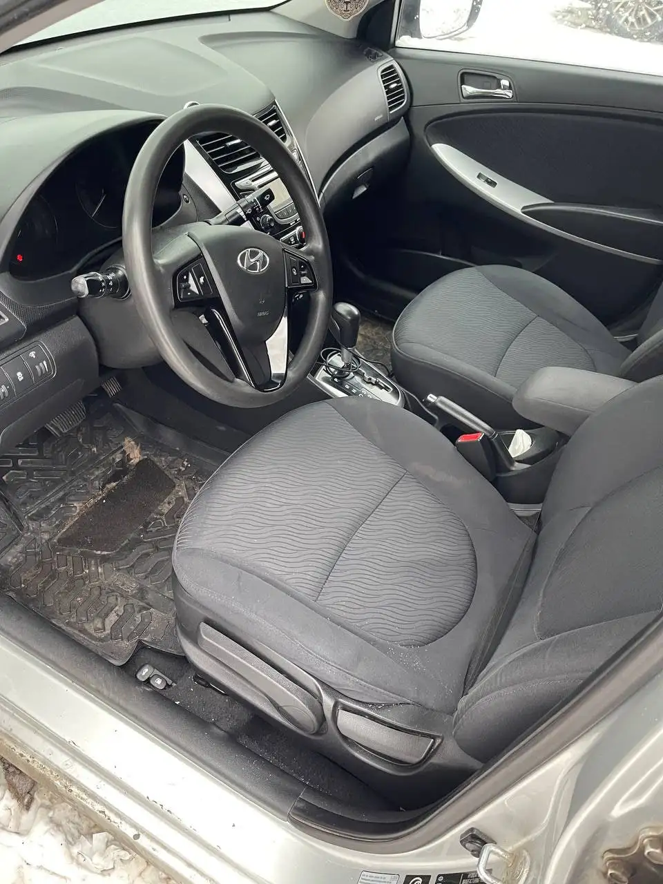 HYUNDAI SOLARIS, 2011 б/у с торгов по банкротству - Легковые автомобили (Авто) в Москва