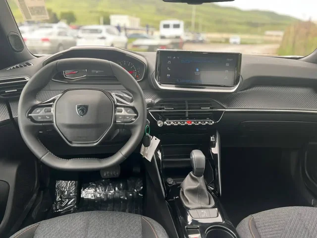 Peugeot 2008 Style, 1.2 турбо бензин, 130 л.с., АКПП - Авто в Москва