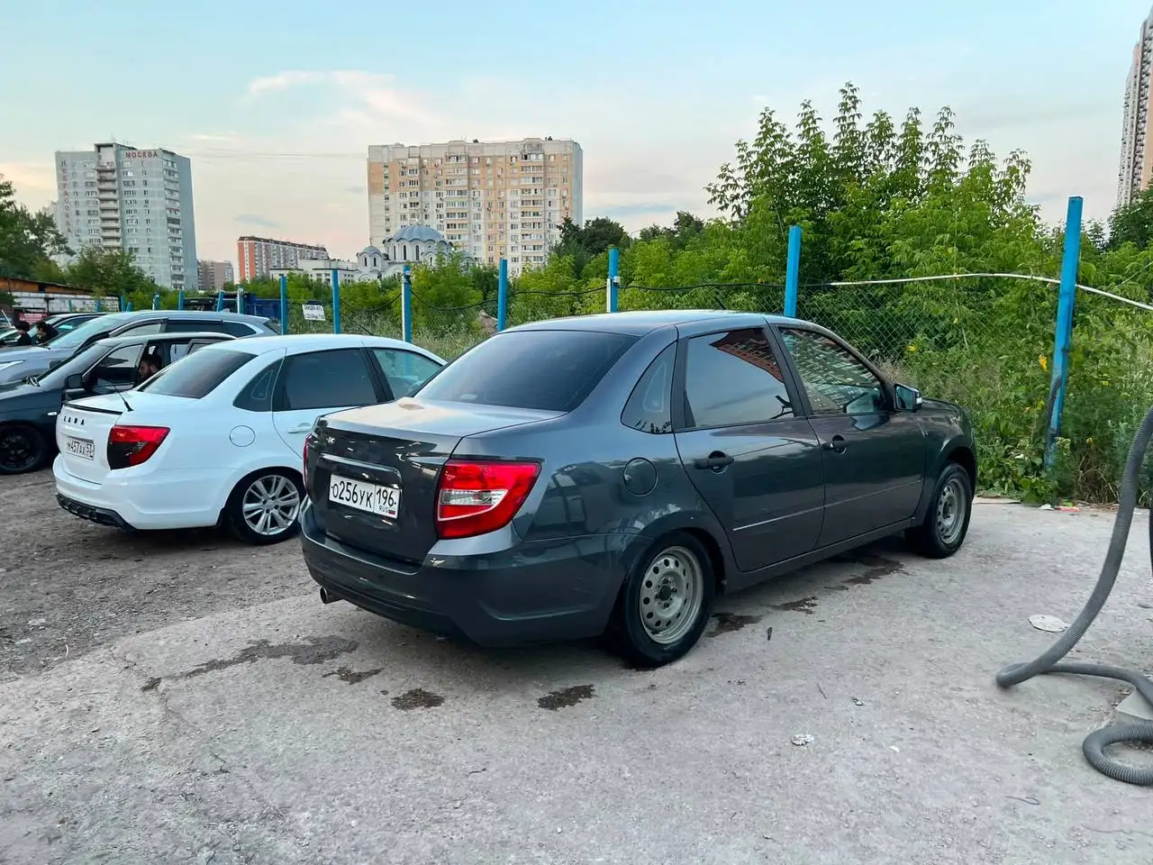 Лада Гранта, 2 владелец, обслужена - Авто в Москва