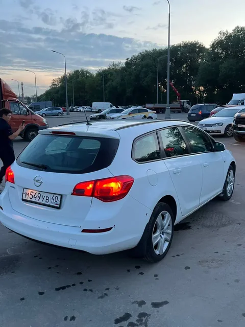 Продажа Opel Astra J 2011 - Прицеп в Москва