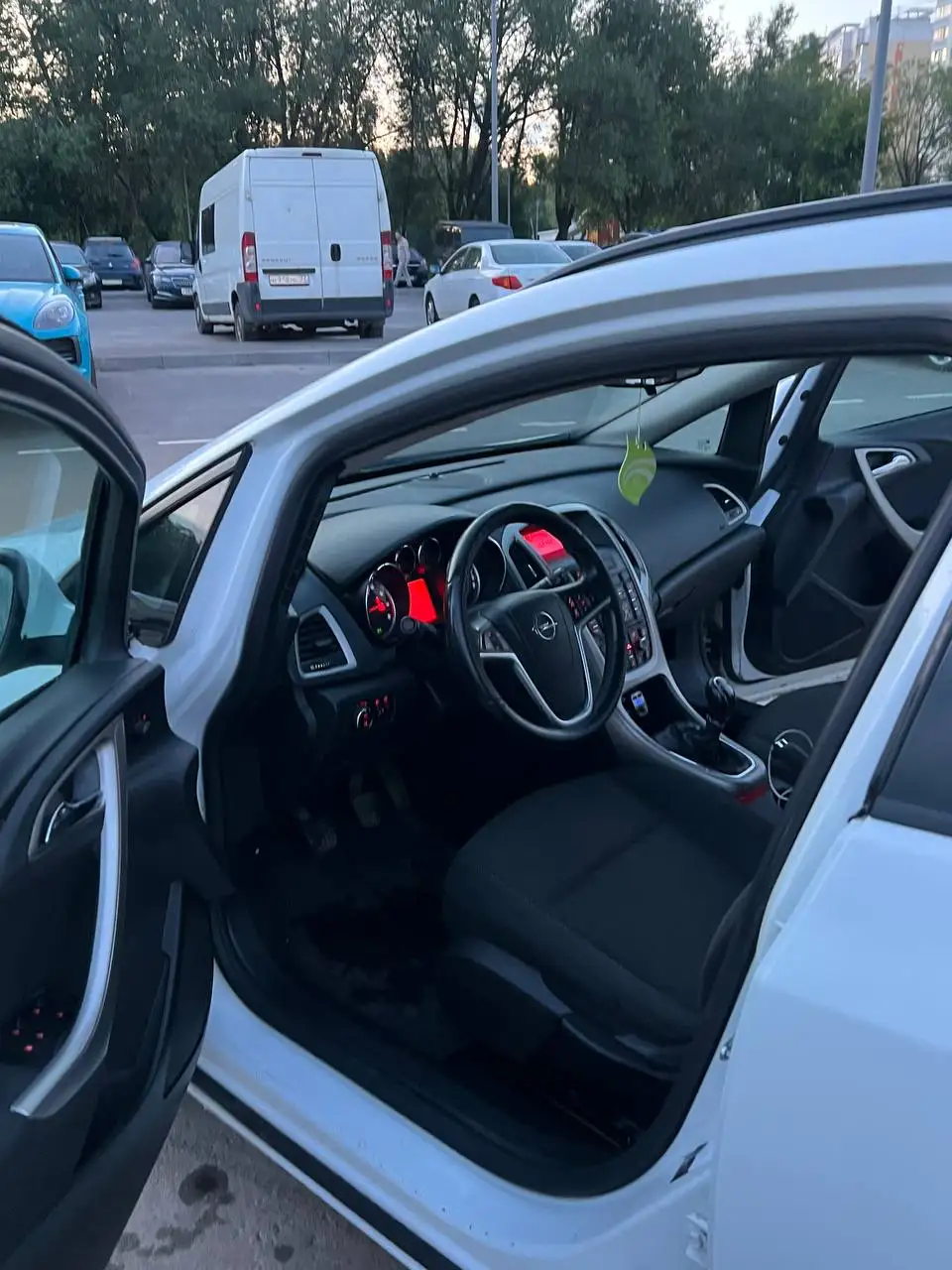 Opel Astra J 2011, 1.6 MT - Легковые автомобили (Авто) в Москва