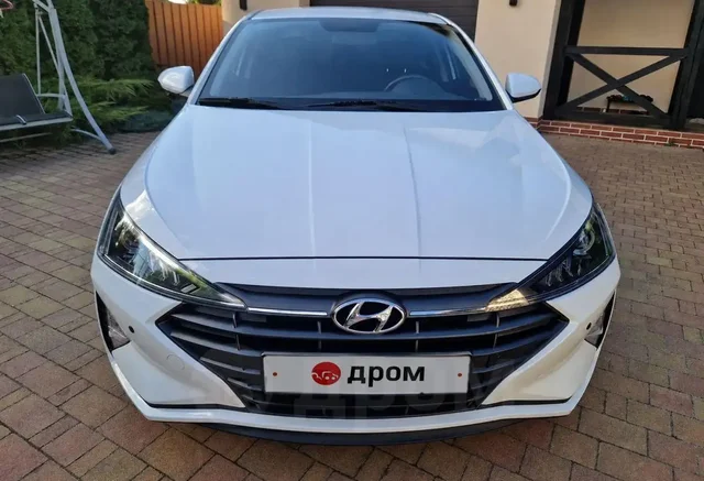 Hyundai Elantra 2019 - Номерные знаки в Москва