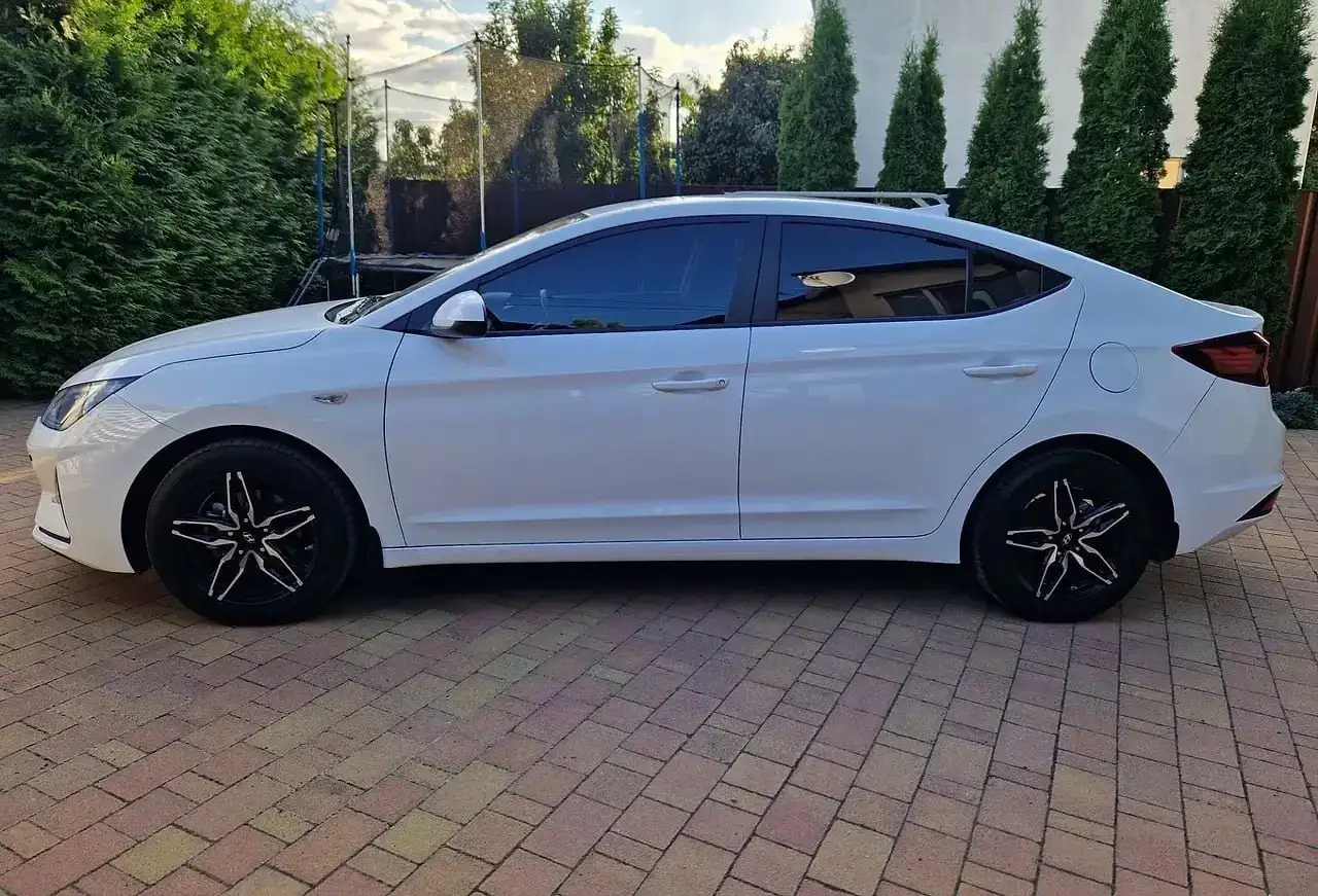 Hyundai Elantra 2019 - Легковые автомобили (Авто) в Москва