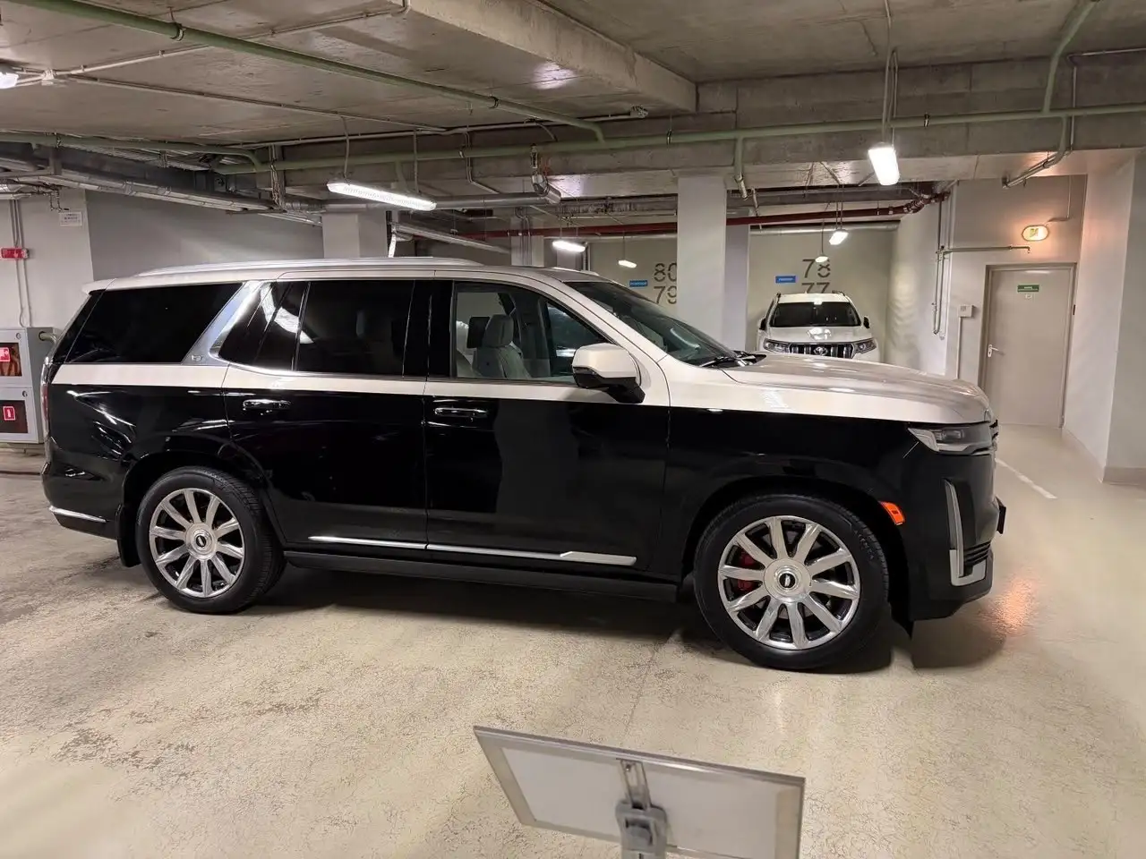 Cadillac Escalade 2021, полный привод, 6.2 AT, идеальное состояние - Легковые автомобили (Авто) в Москва