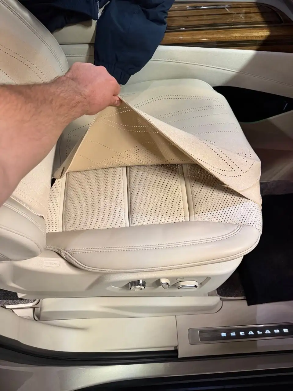 Cadillac Escalade 2021, полный привод, 6.2 AT, идеальное состояние - Легковые автомобили (Авто) в Москва