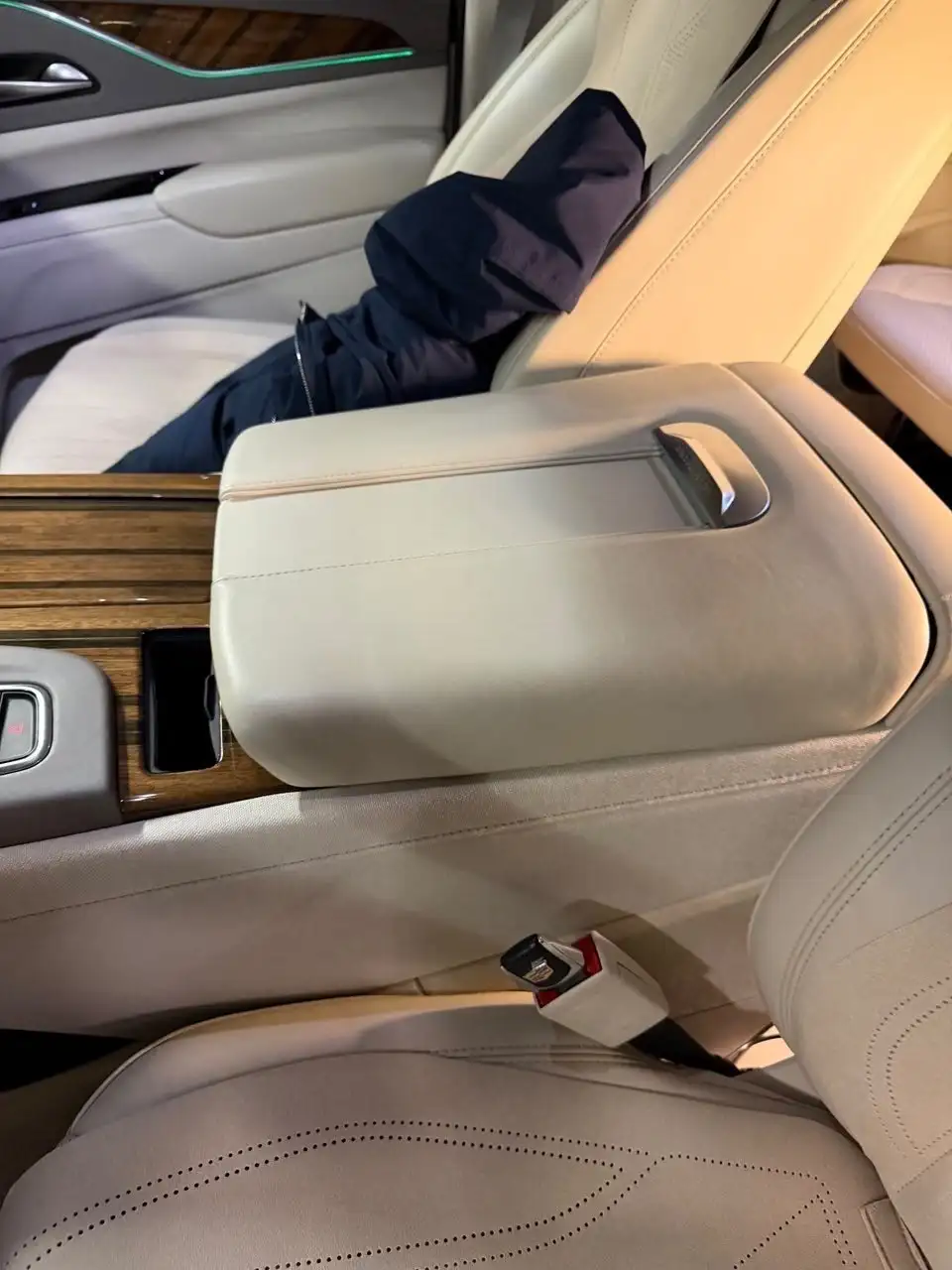Cadillac Escalade 2021, полный привод, 6.2 AT, идеальное состояние - Легковые автомобили (Авто) в Москва