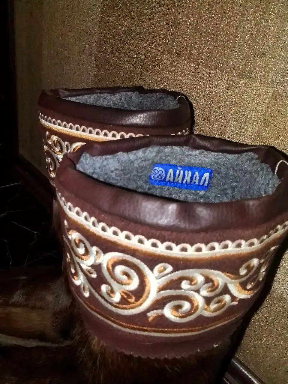 Продам женские унты из камуса