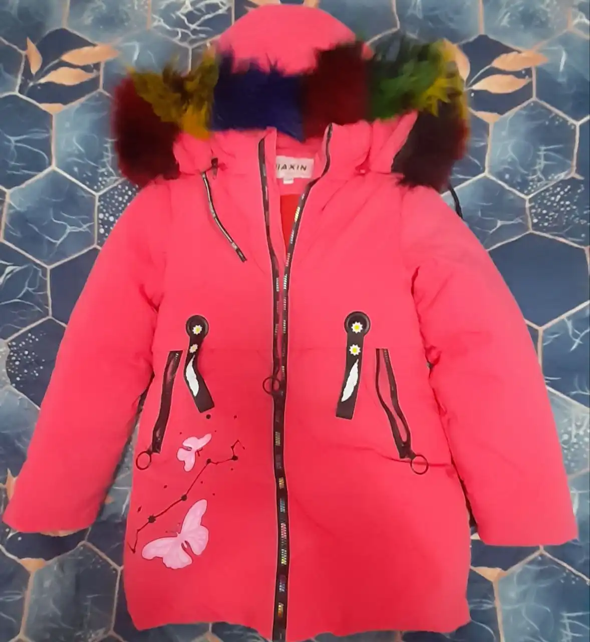 Продам зимнюю куртку на девочку рост 128 см