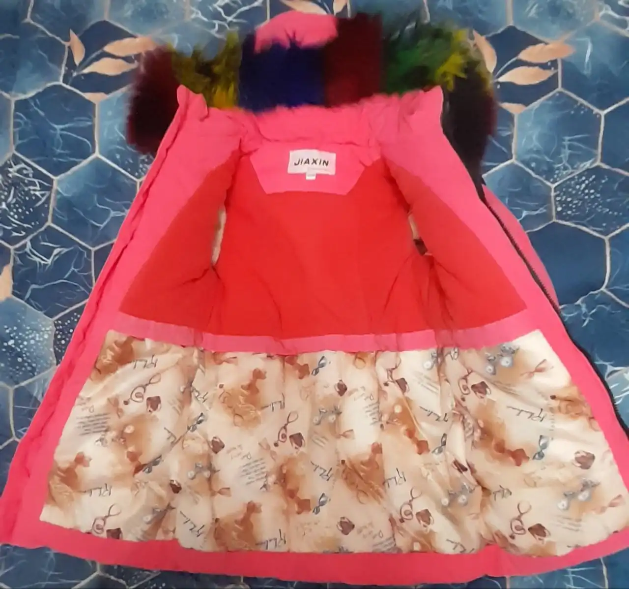 Продам зимнюю куртку на девочку рост 128 см