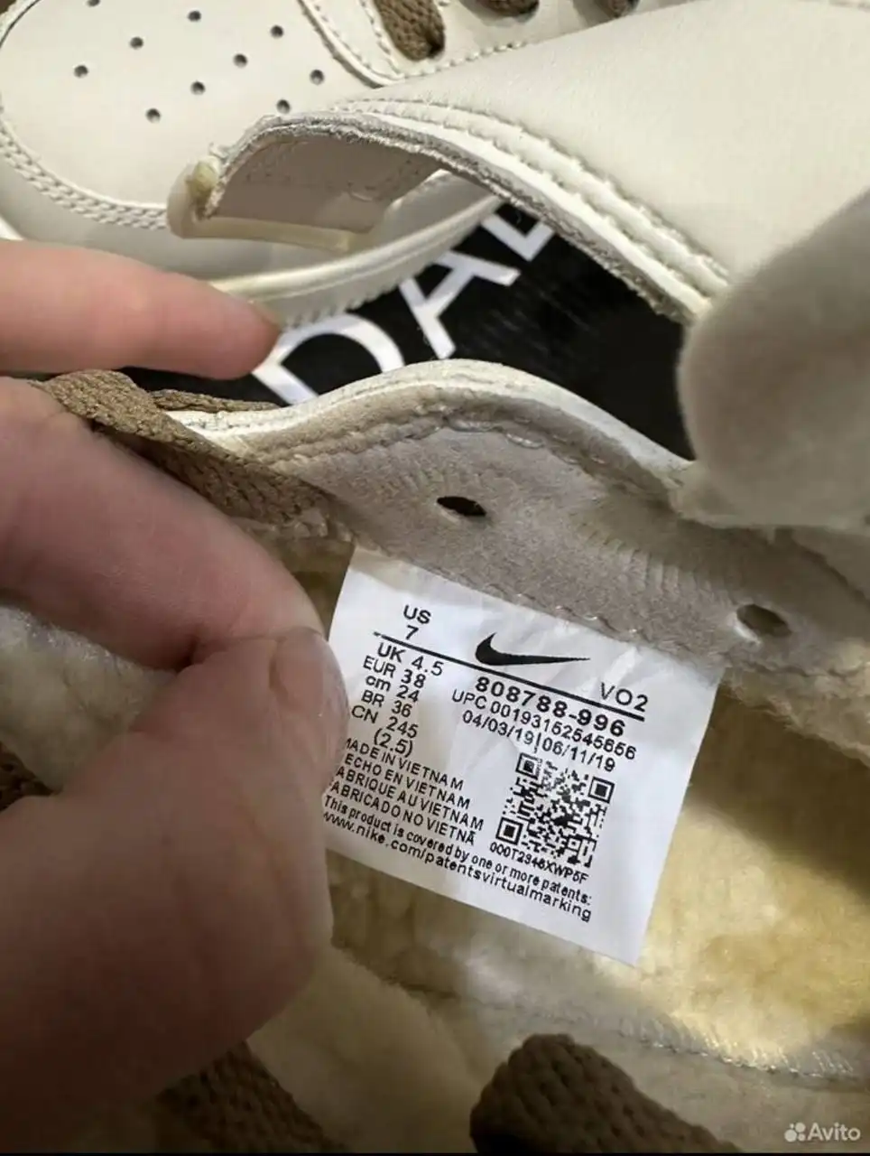 Зимние кроссовки и дутики