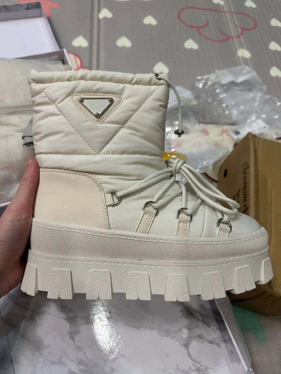 Зимние кроссовки и дутики