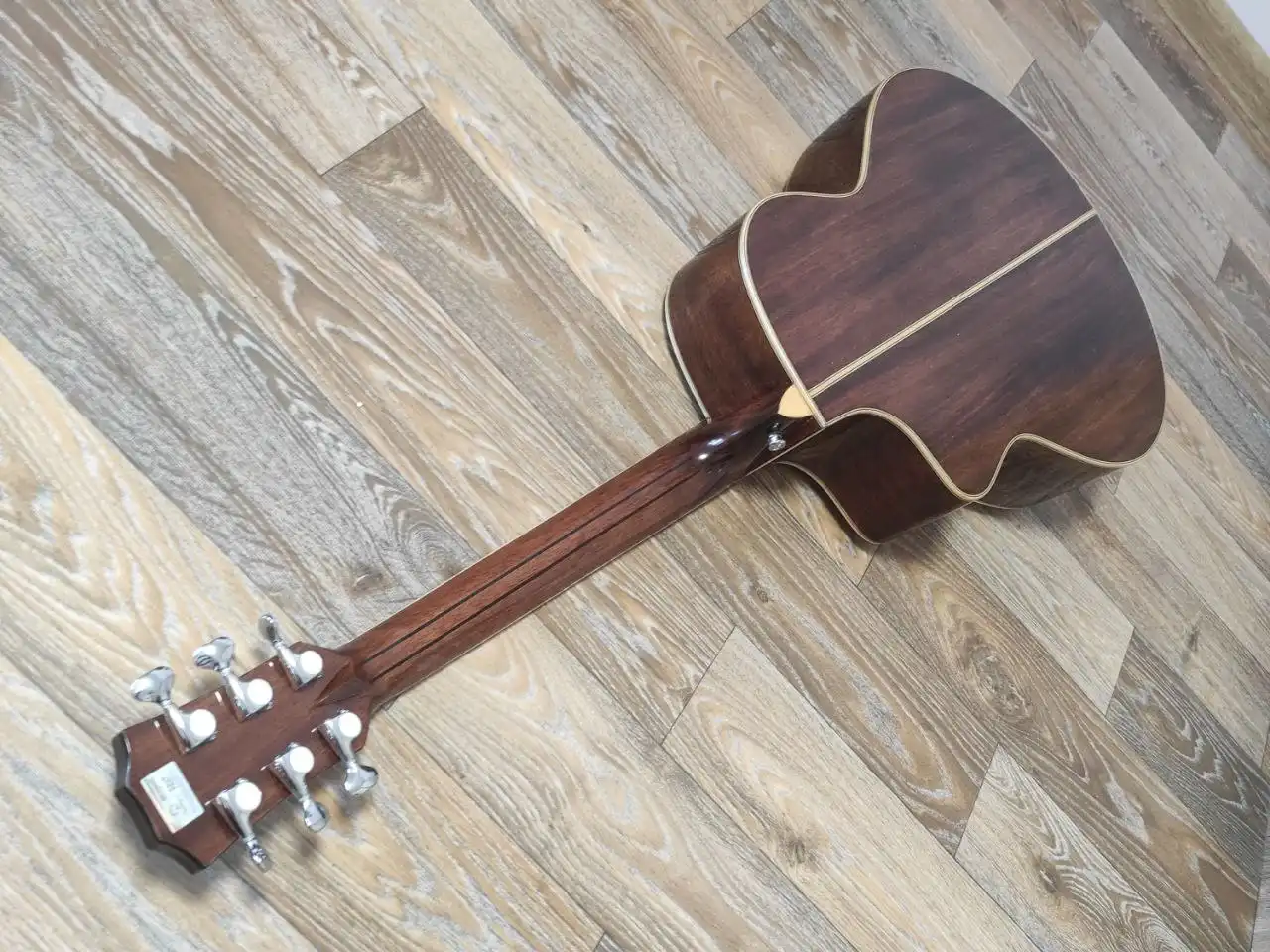 Продажа электрогитары из массива