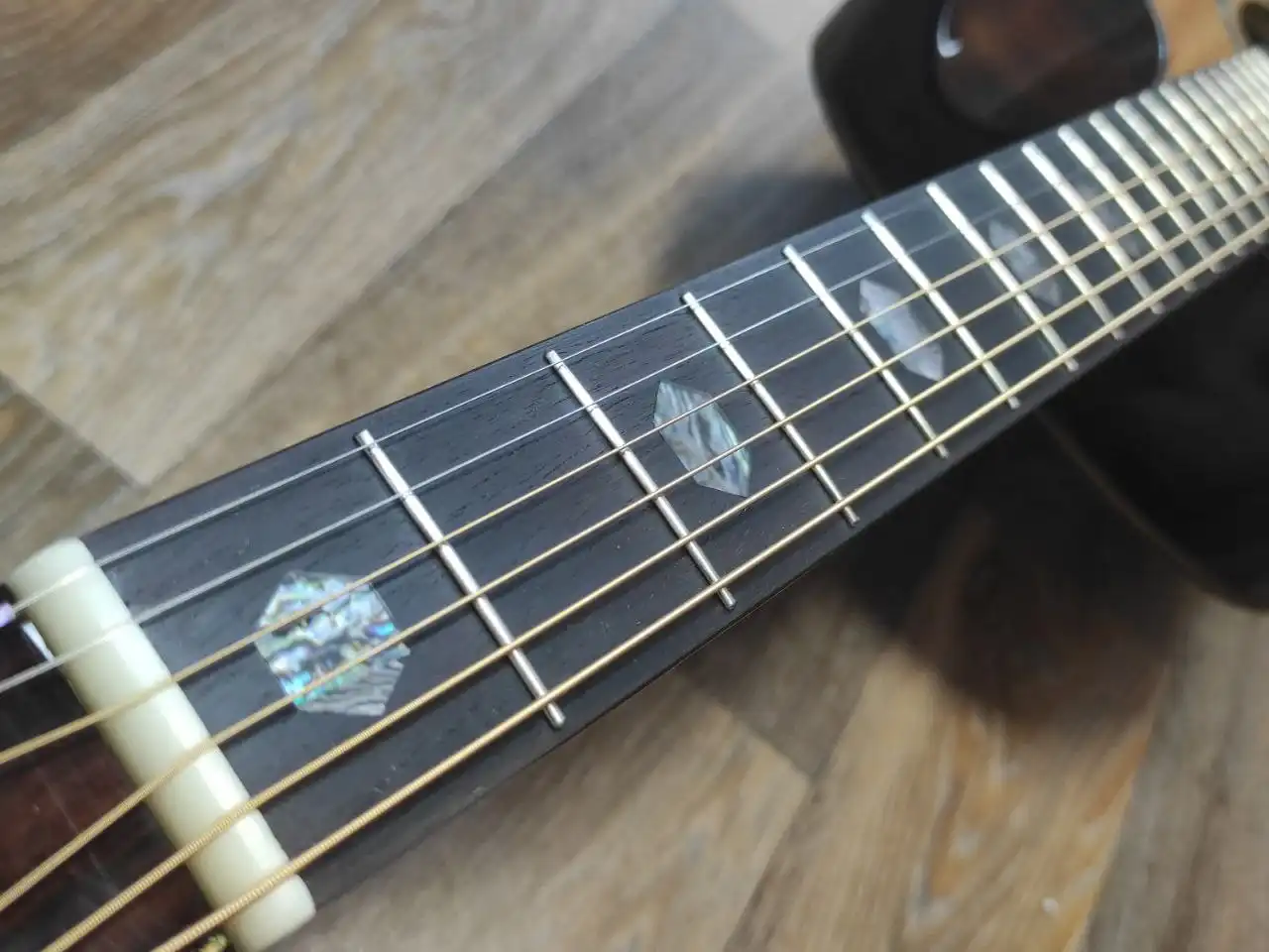 Электроакустическая гитара из массива кедра