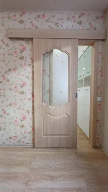 Межкомнатная дверь б/у, бежевая, со стеклом - Для дома и дачи в Иркутск