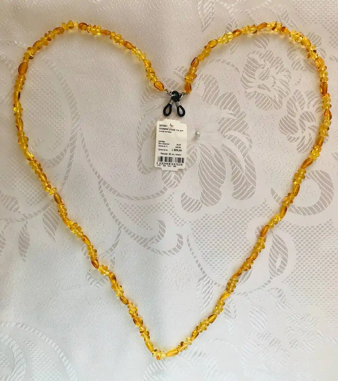 Держатель для очков из янтарных бусин