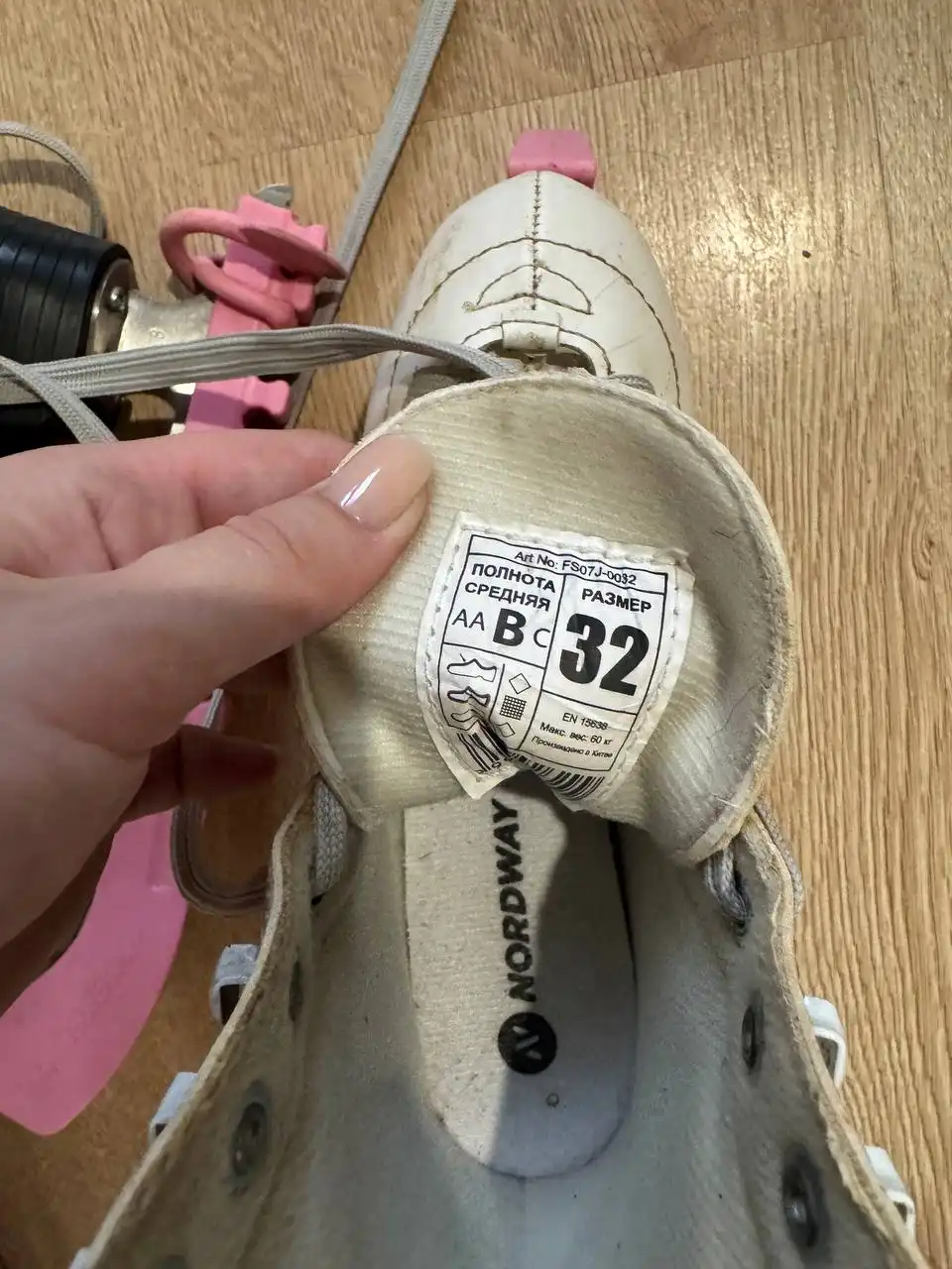 Продам коньки и книги