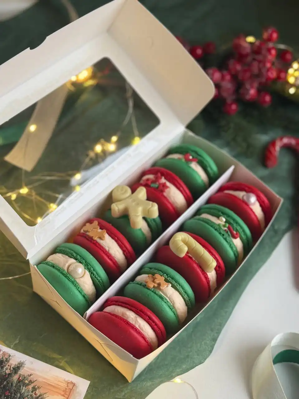 Новогодняя коллекция макарон с разными вкусами