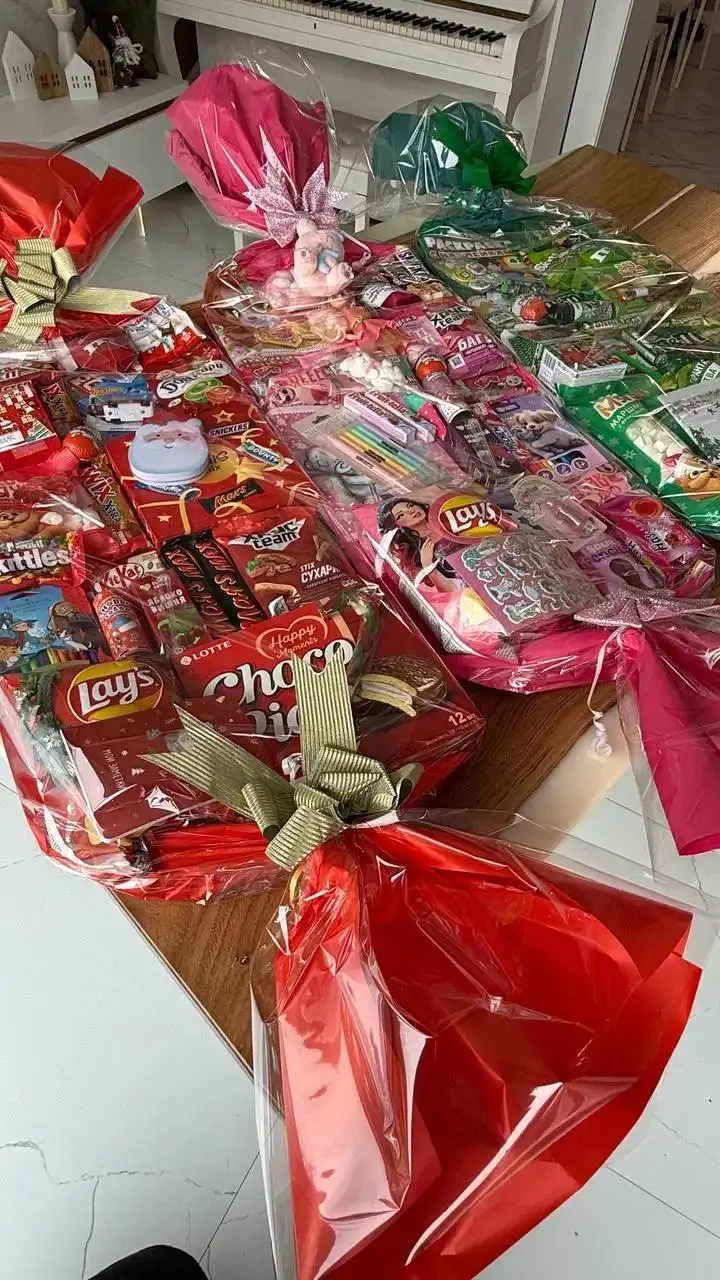 Гигантские конфетные подарки на Новый год