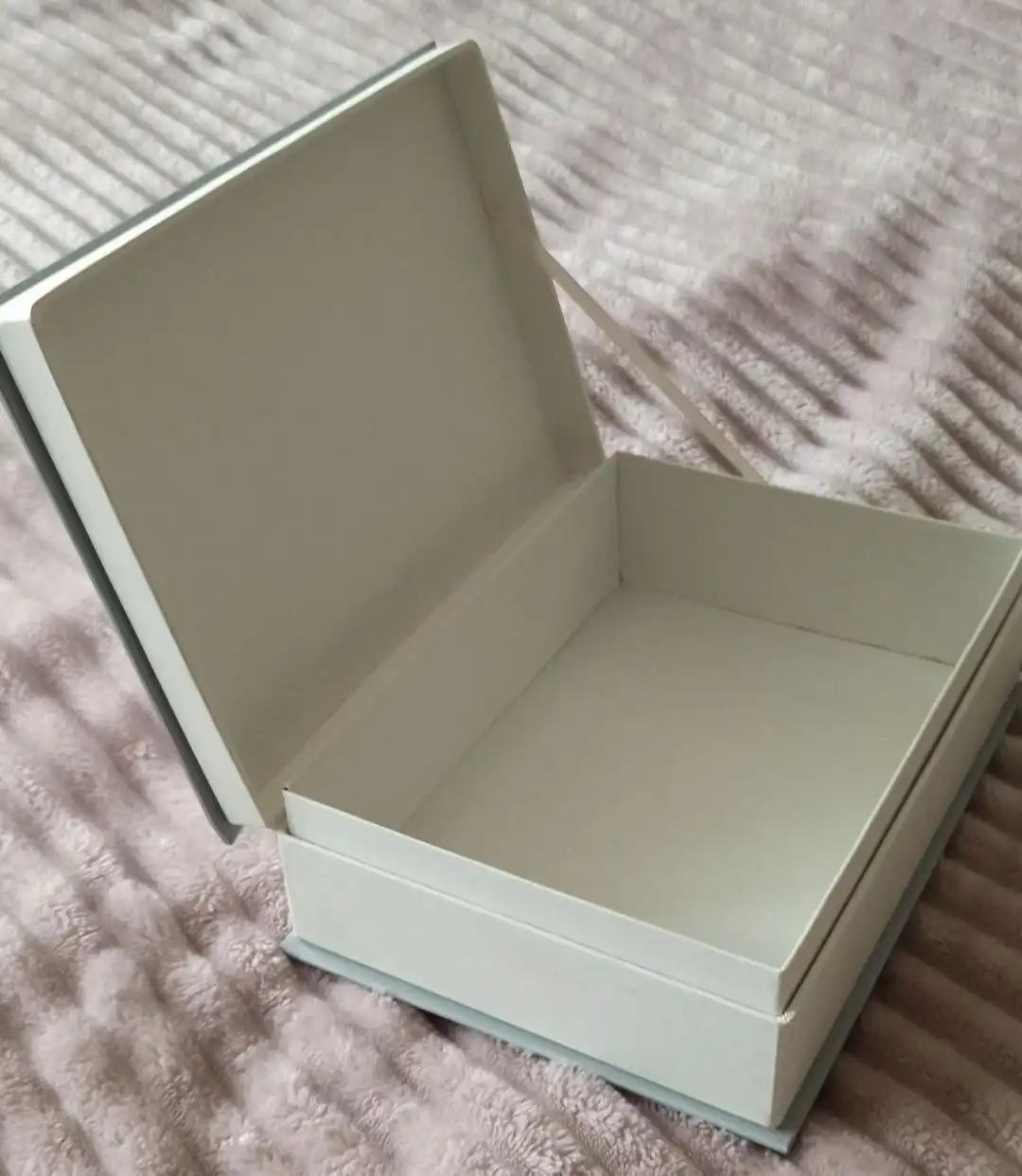 Подарочная коробка с гербом РФ