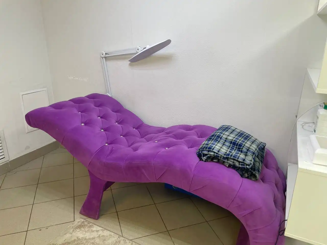 Рабочее место для мастера по наращиванию ресниц в центре Балашихи