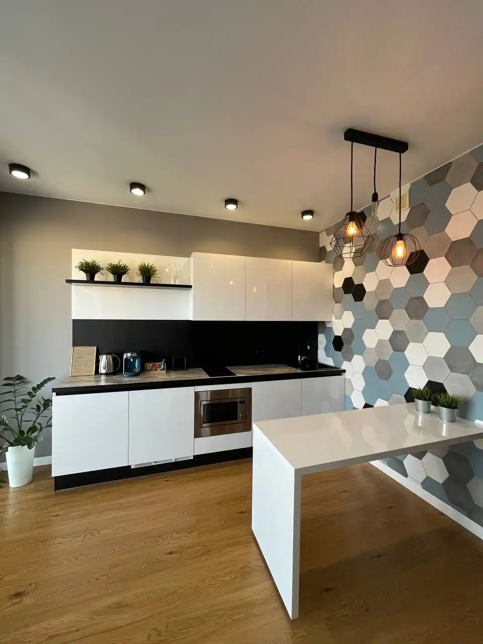 Продаётся видовая квартира 43 кв.м. в центре на 17 этаже - Квартиры (Недвижимость) в Неизвестно