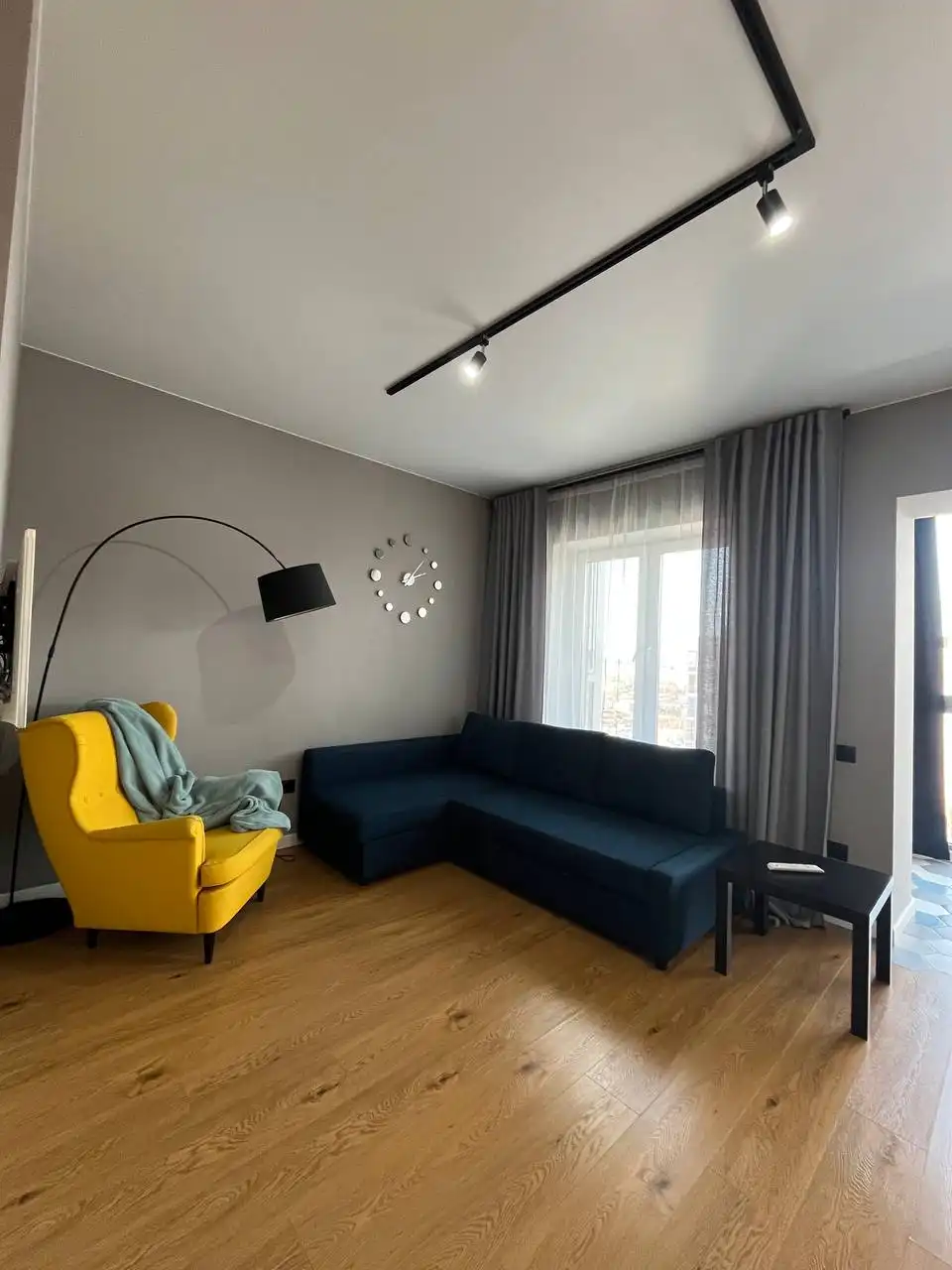 Продаётся видовая квартира 43 кв.м. в центре на 17 этаже - Квартиры (Недвижимость) в Неизвестно