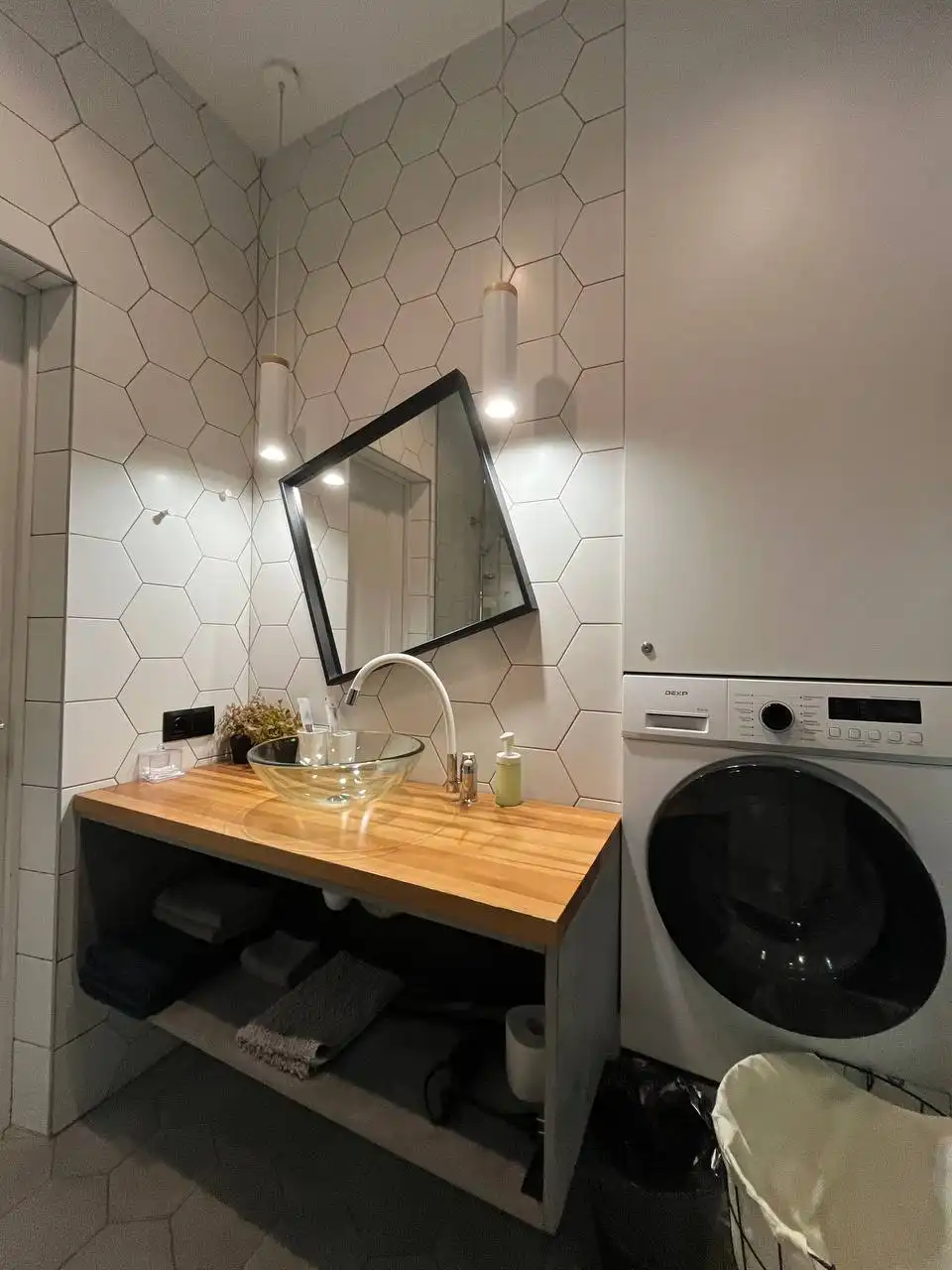 Продаётся видовая квартира 43 кв.м. в центре на 17 этаже - Квартиры (Недвижимость) в Неизвестно