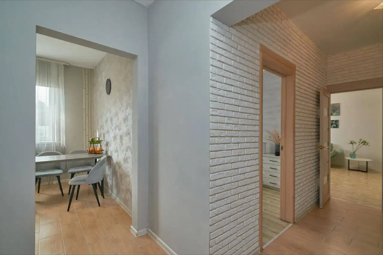 Уютная 2-х комнатная квартира 54 кв.м с дизайнерским ремонтом - Квартиры (Недвижимость) в Неизвестно