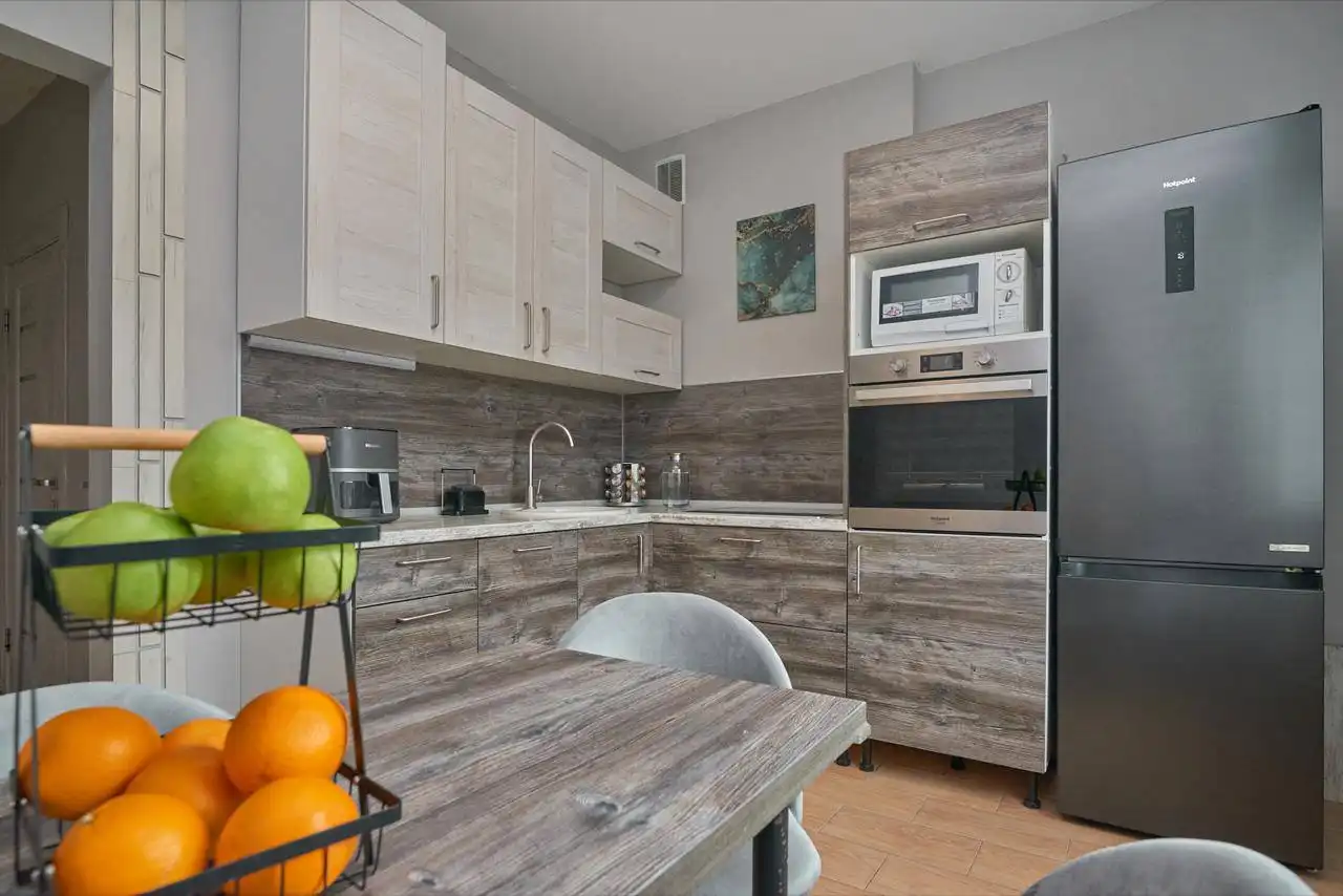 Уютная 2-х комнатная квартира 54 кв.м с дизайнерским ремонтом - Квартиры (Недвижимость) в Неизвестно