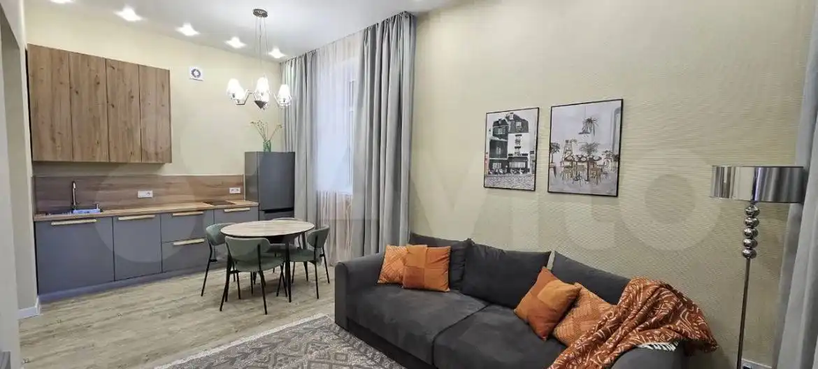 Просторная 2-к квартира с дизайнерским ремонтом в центре города - Квартиры (Недвижимость) в Неизвестно