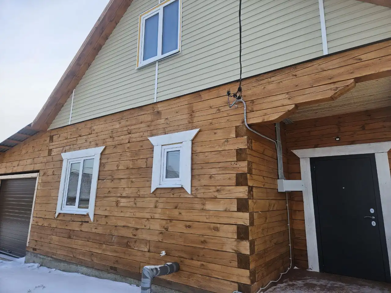 Продажа брусового дома с гаражом и мансардой - Дома (Недвижимость) в Неизвестно