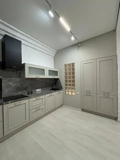 Продажа сталинки 51 кв.м после капитального ремонта - Недвижимость в Неизвестно