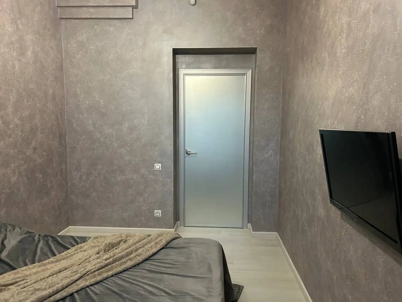 Продажа сталинки 51 кв.м после капитального ремонта - Недвижимость в Неизвестно