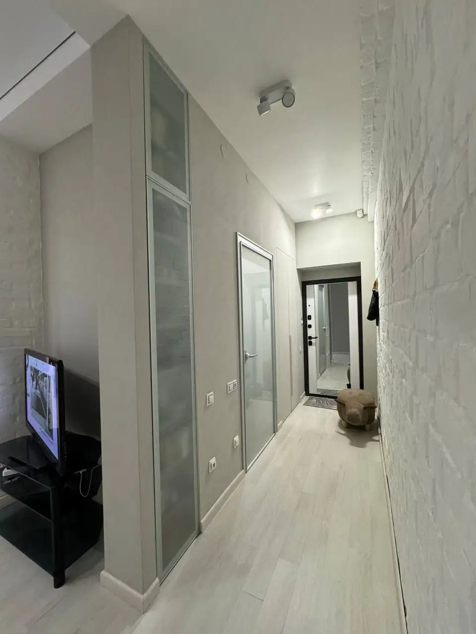 Продажа сталинки 51 кв.м после капитального ремонта - Недвижимость в Неизвестно