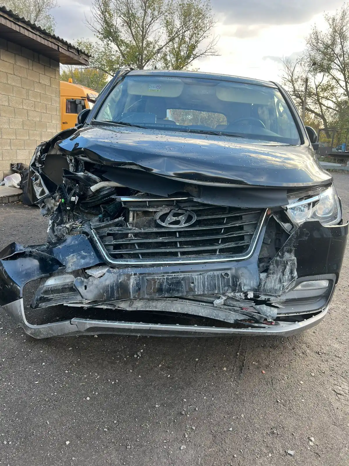 Hyundai H-1 2020 года после ДТП