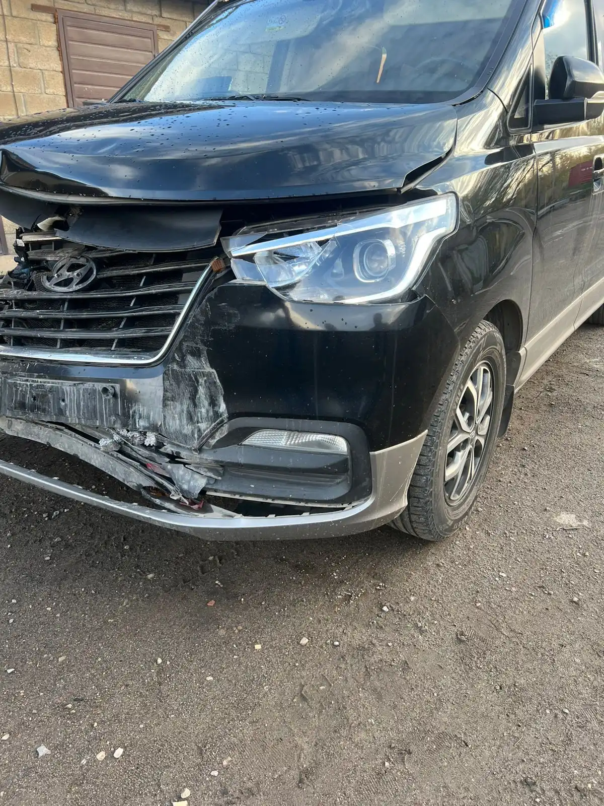 Hyundai H-1 2020 года после ДТП