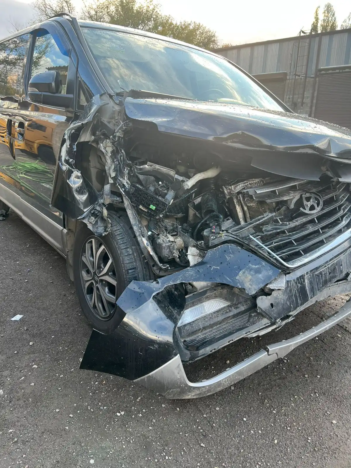 Hyundai H-1 2020 года после ДТП