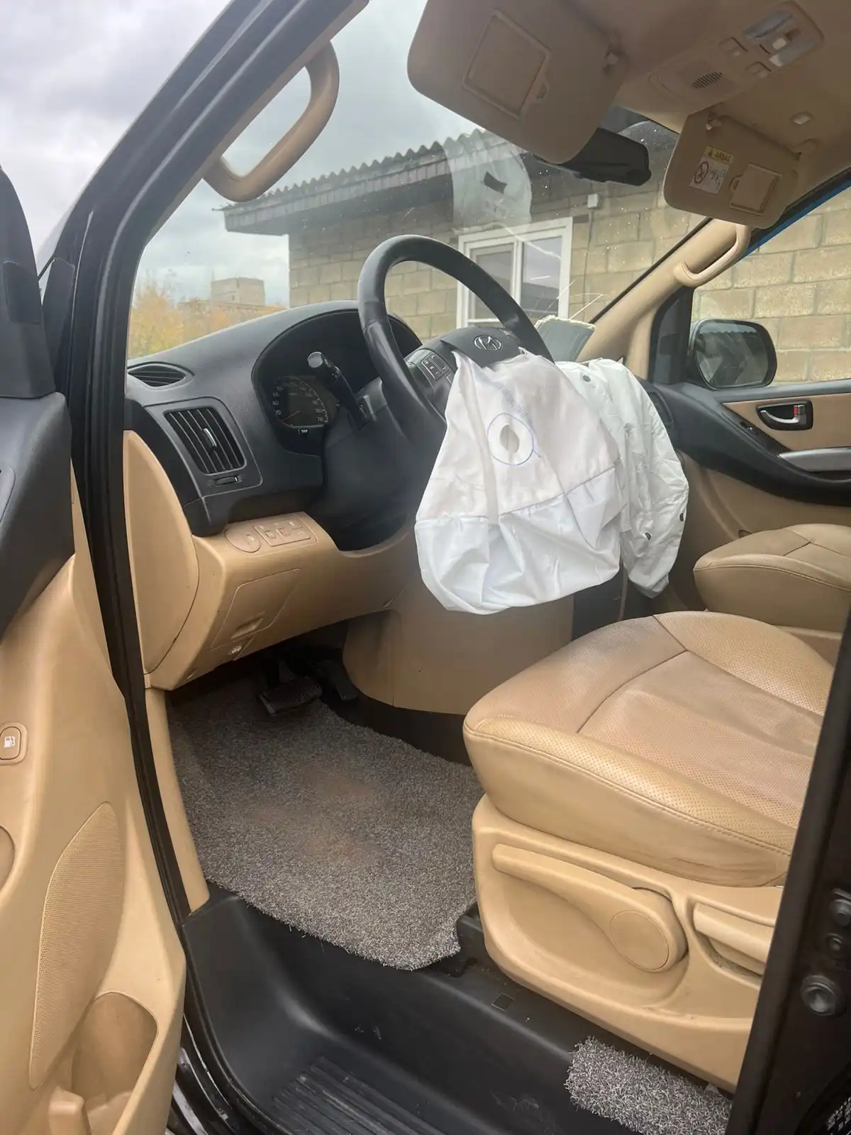 Hyundai H-1 2020 года после ДТП