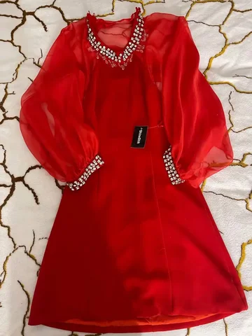 Красное платье со стразами и шифоновыми рукавами - частное объявление в Оренбург