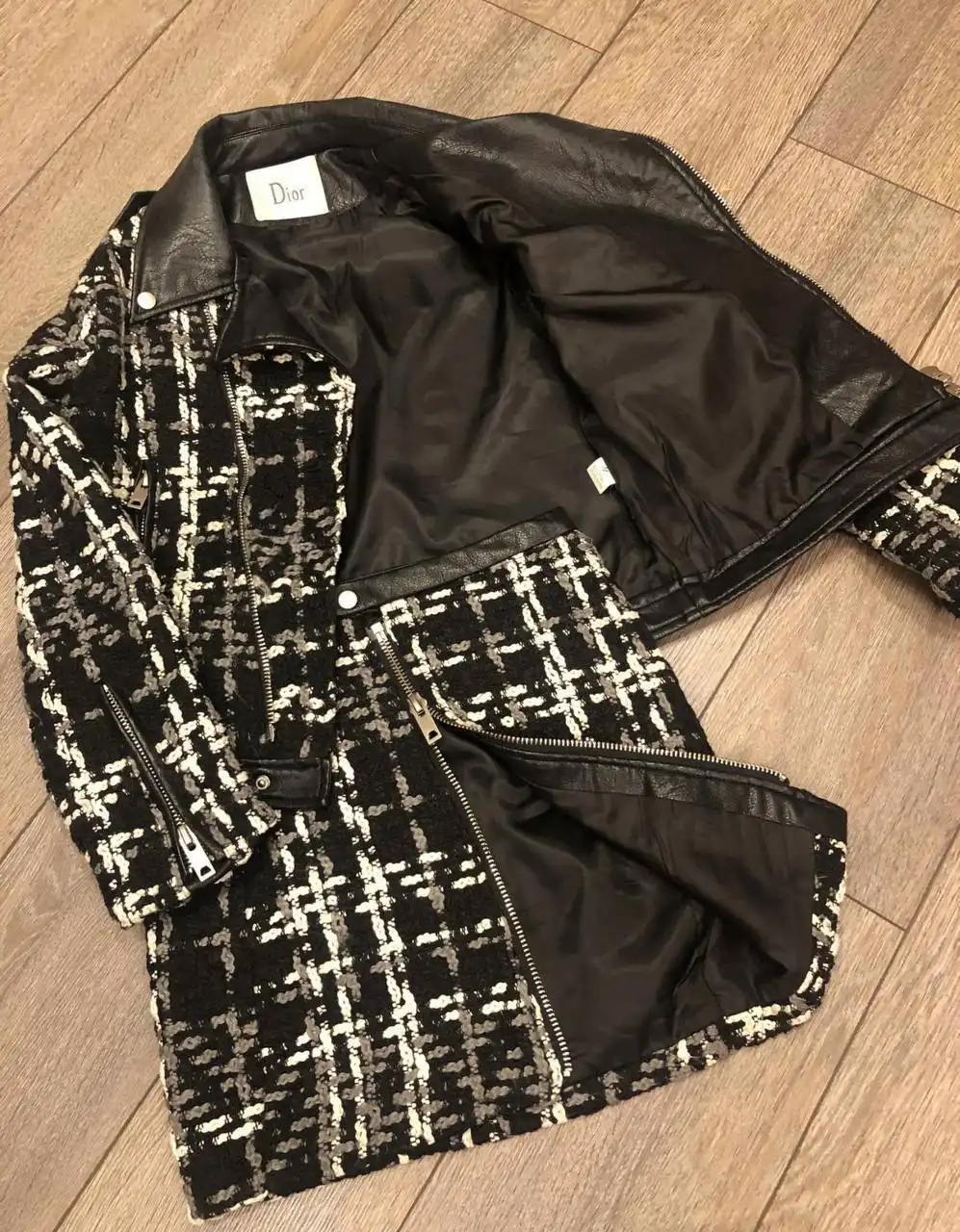 Новогодние акции на комплект одежды