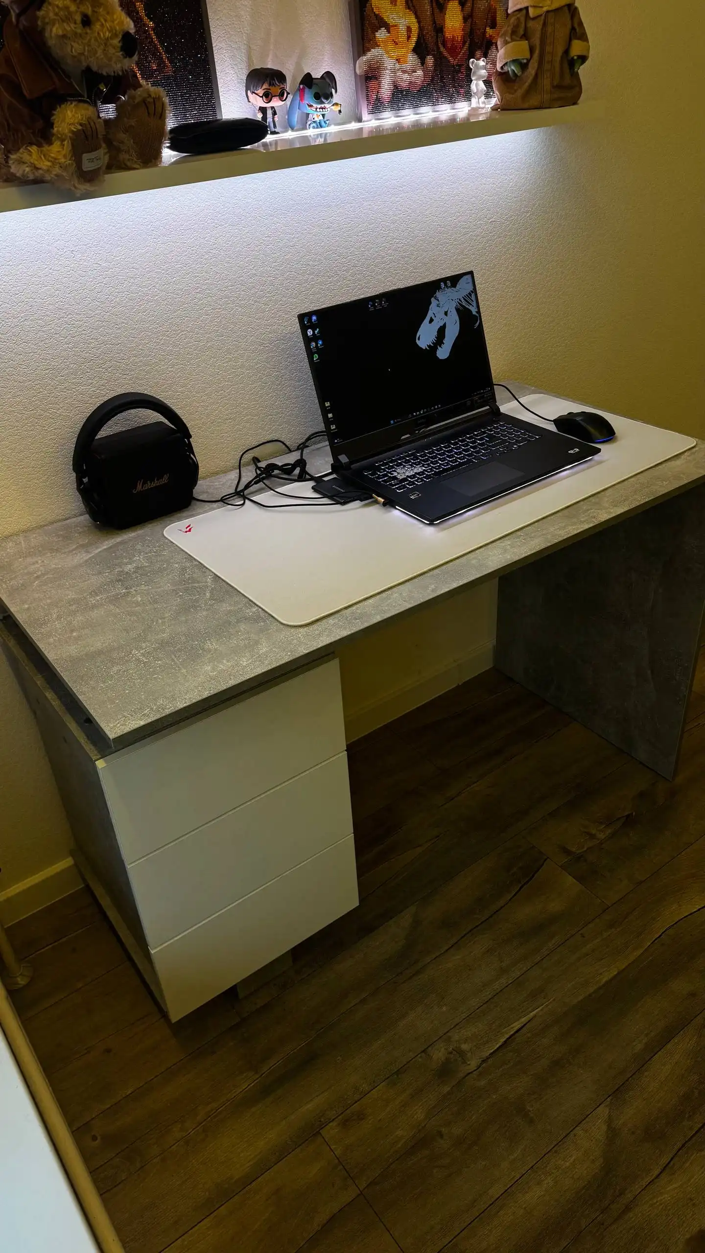 Продам рабочий стол в идеальном состоянии