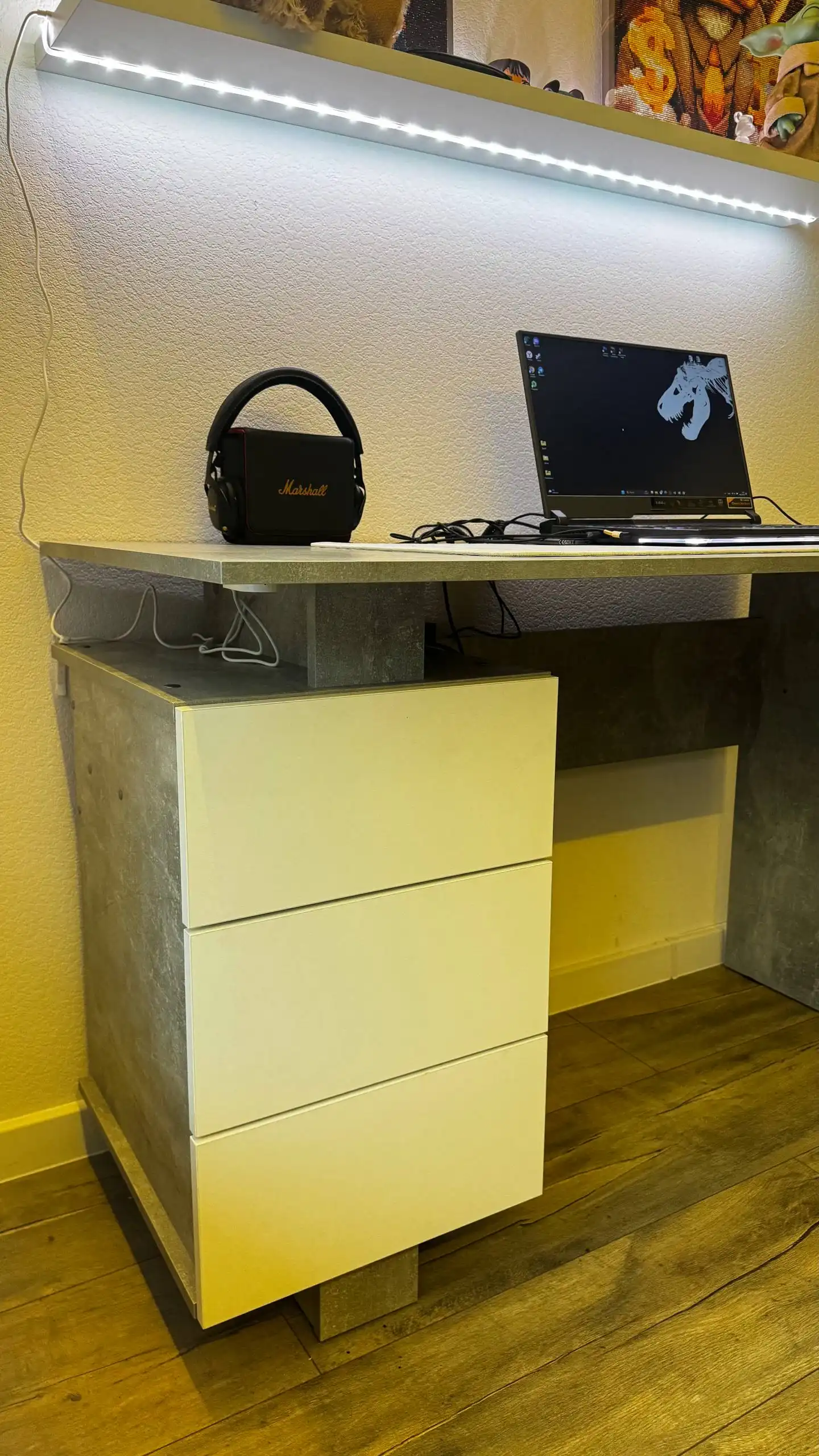 Продам рабочий стол в идеальном состоянии