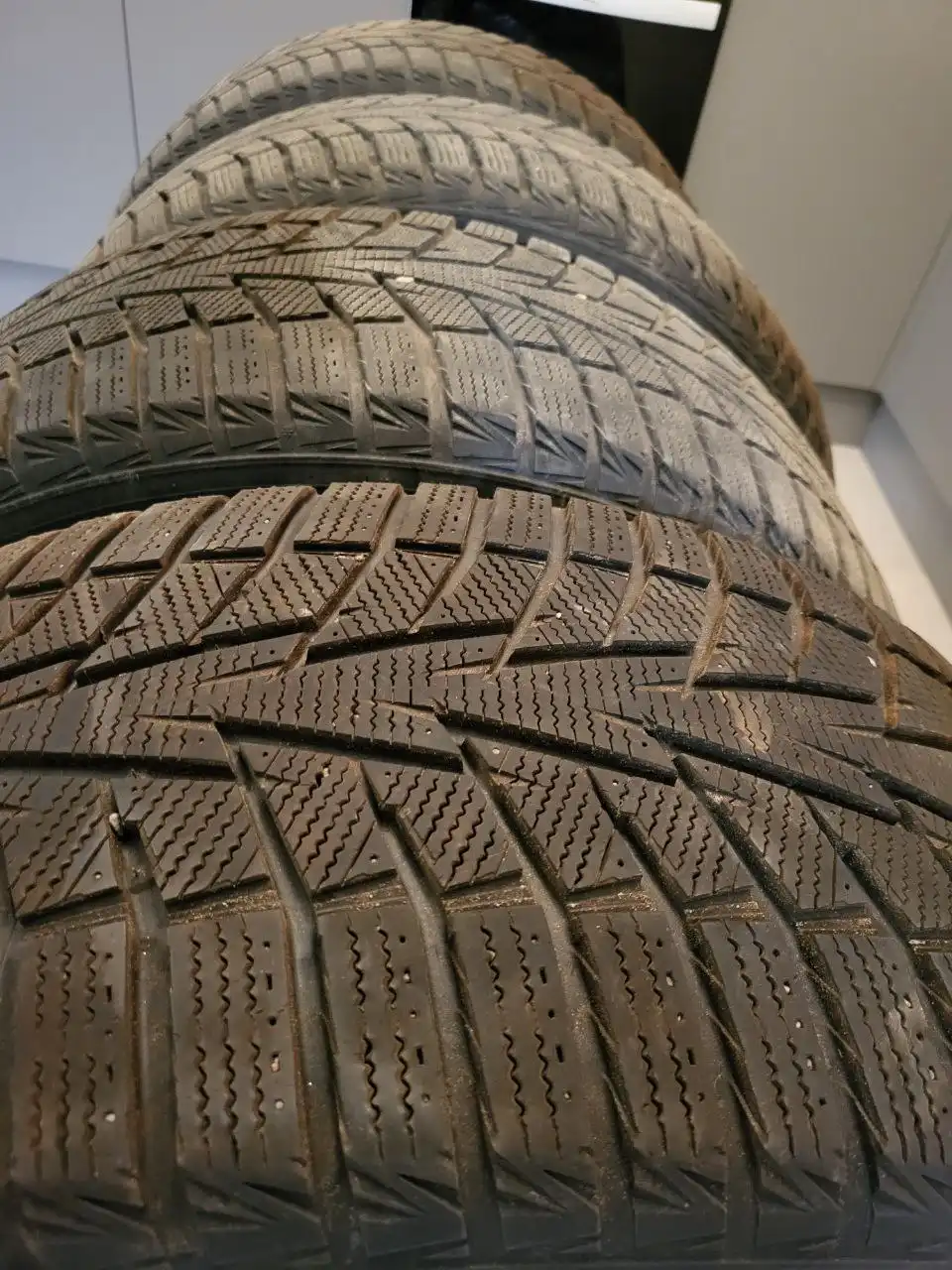Продажа зимних шин 265/50 r20 липучка б/у