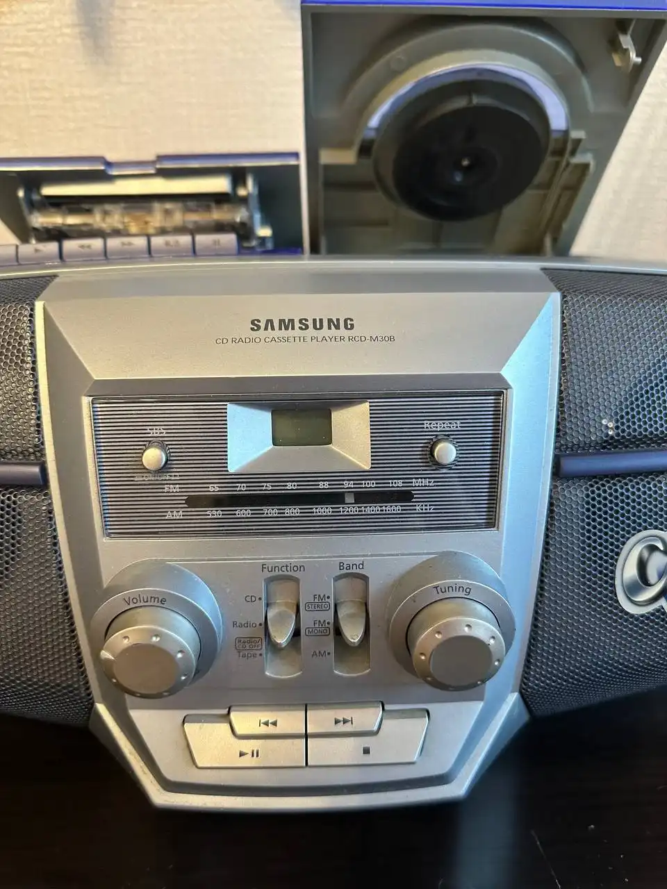 Продам магнитофон Samsung RCD-M30B