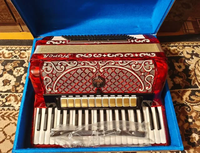 Продается немецкий концертный аккордеон Horch Superior - Хобби и отдых в Москва