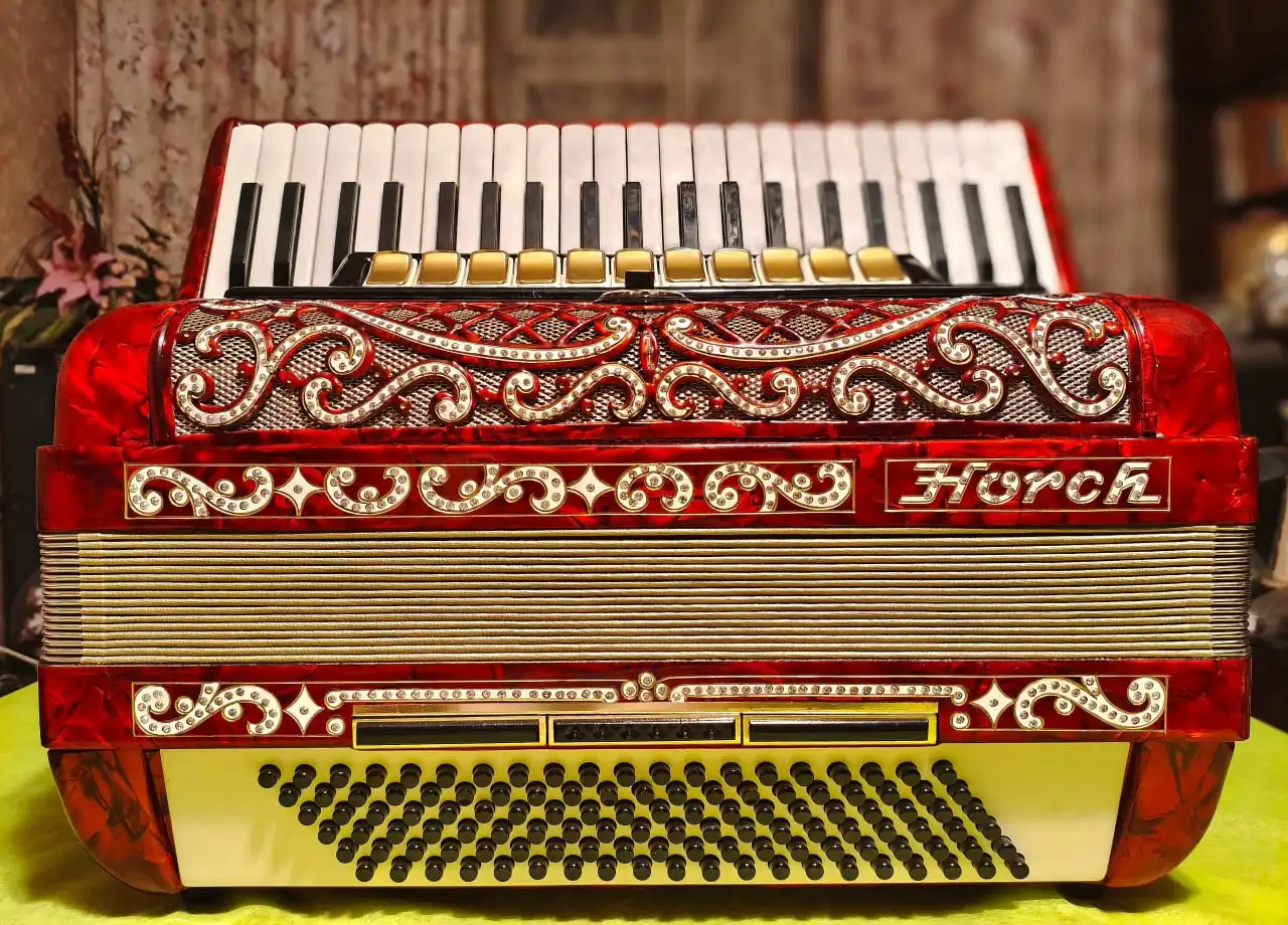 Продается немецкий концертный аккордеон Horch Superior