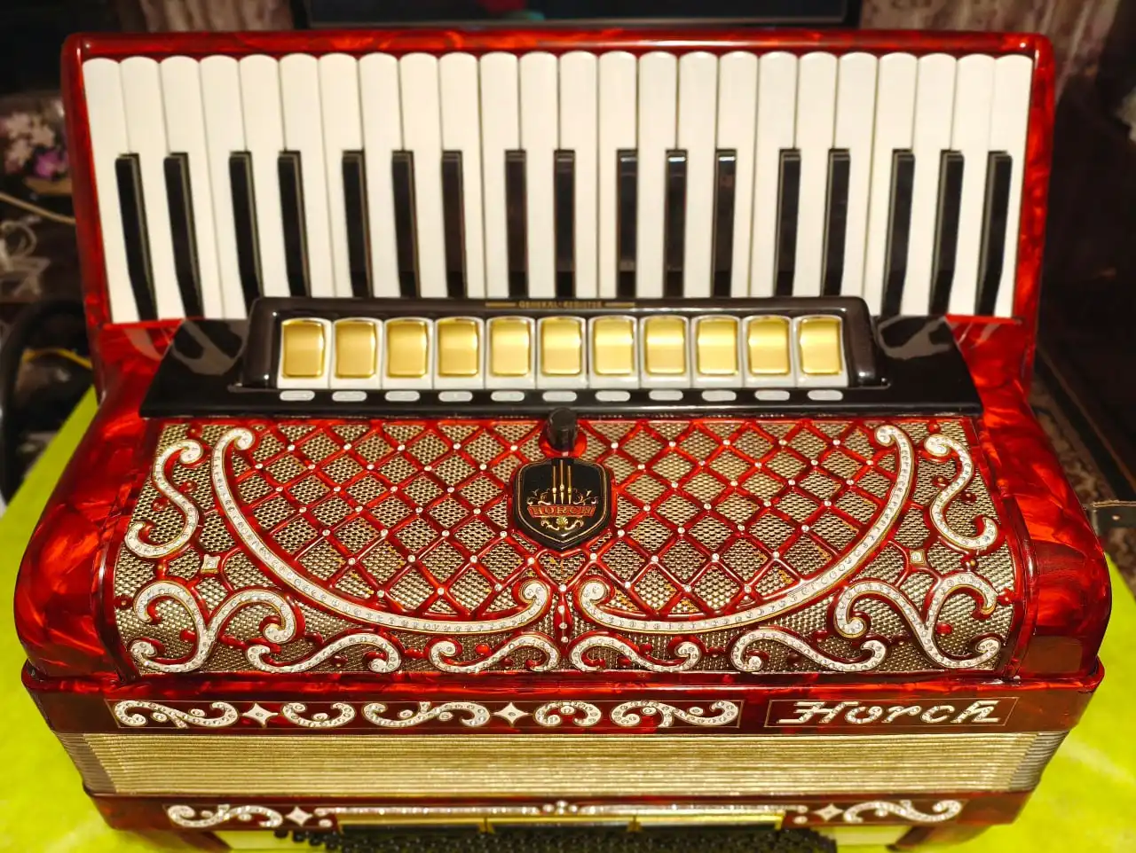 Продается немецкий концертный аккордеон Horch Superior