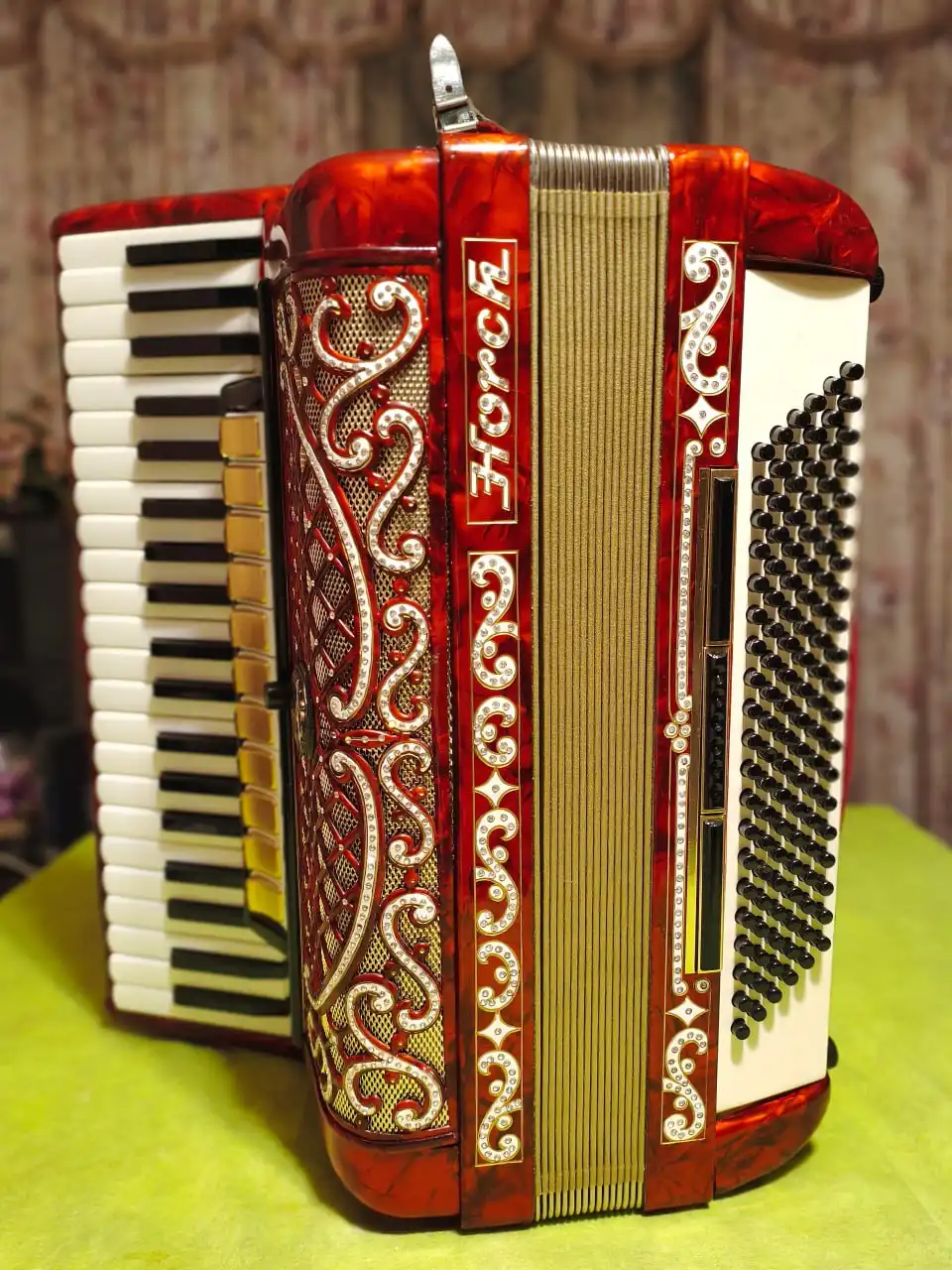 Продается немецкий концертный аккордеон Horch Superior